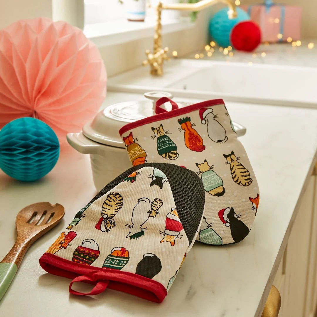 Ulster Weavers Christmas Cats in Waiting Microwave Mitts Pair in Red/Cream