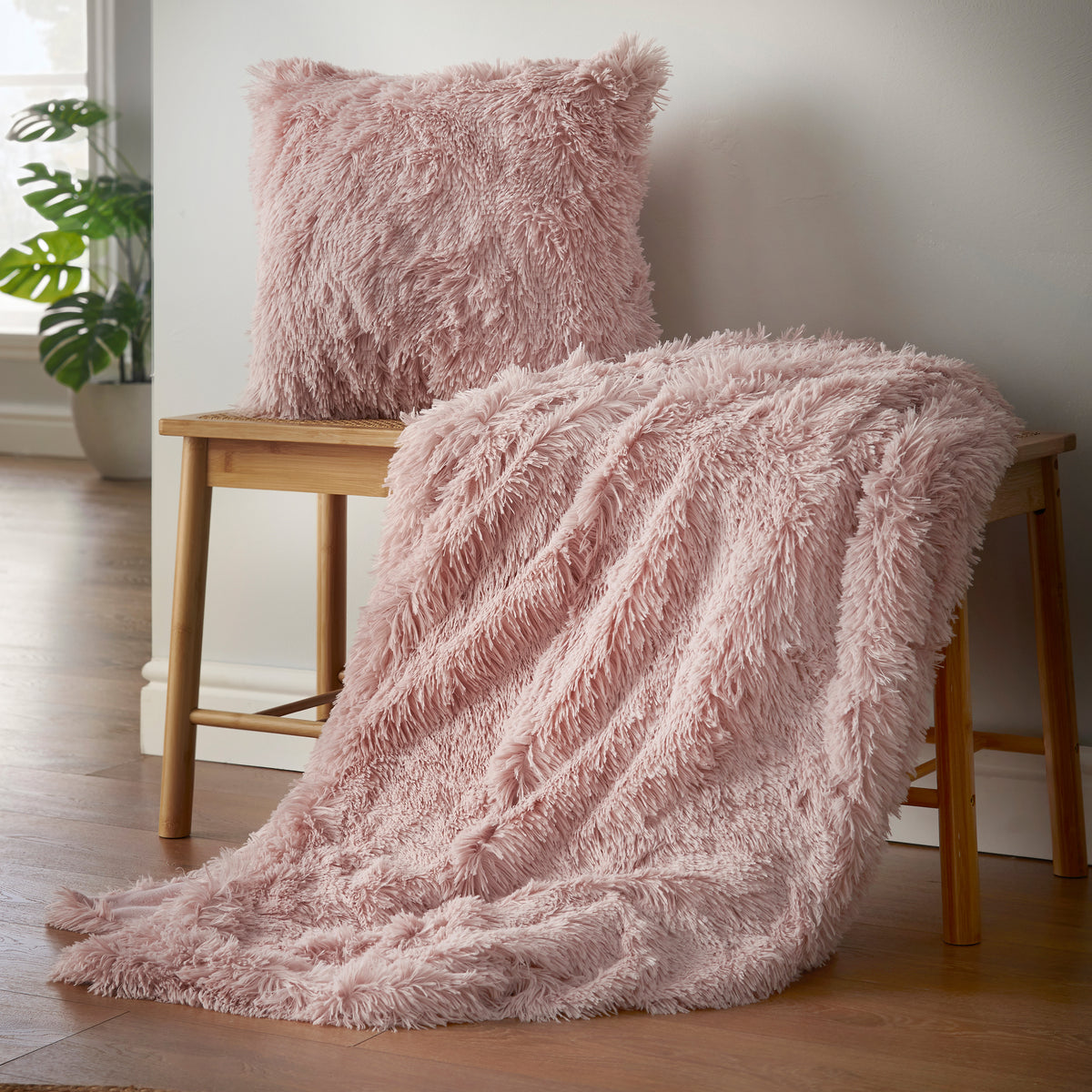 Catherine Lansfield Extra Large Cuddly Deep Pile Faux Fur Family Blanket Throw Blush Pink