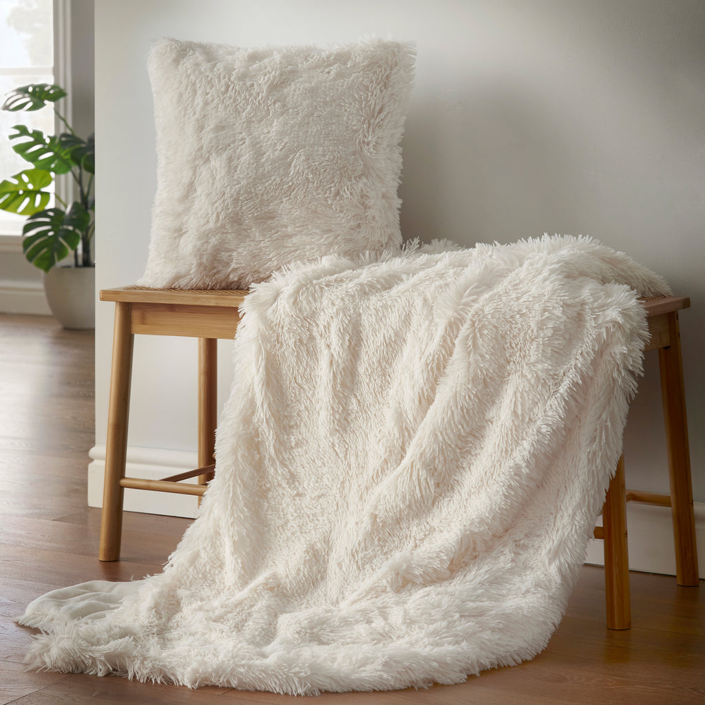 Catherine Lansfield Extra Large Cuddly Deep Pile Faux Fur Family Blanket Throw Cream