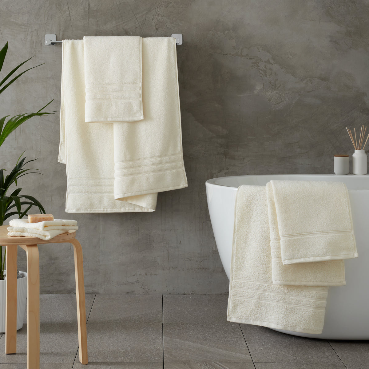 Catherine Lansfield Bathroom Zero Twist 500 GSM Soft & Absorbent Cotton Bath Sheet Pair in Cream