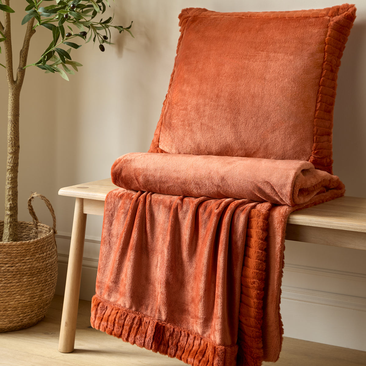 Catherine Lansfield Velvet and Faux Fur Soft Blanket Throw in Burnt Orange 150 x 200cm