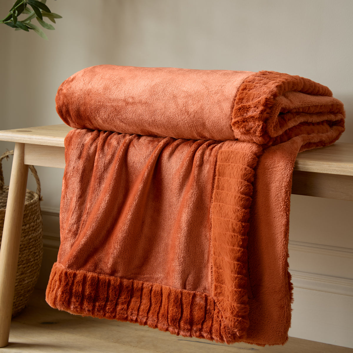 Catherine Lansfield Velvet and Faux Fur Soft Blanket Throw in Burnt Orange 150 x 200cm