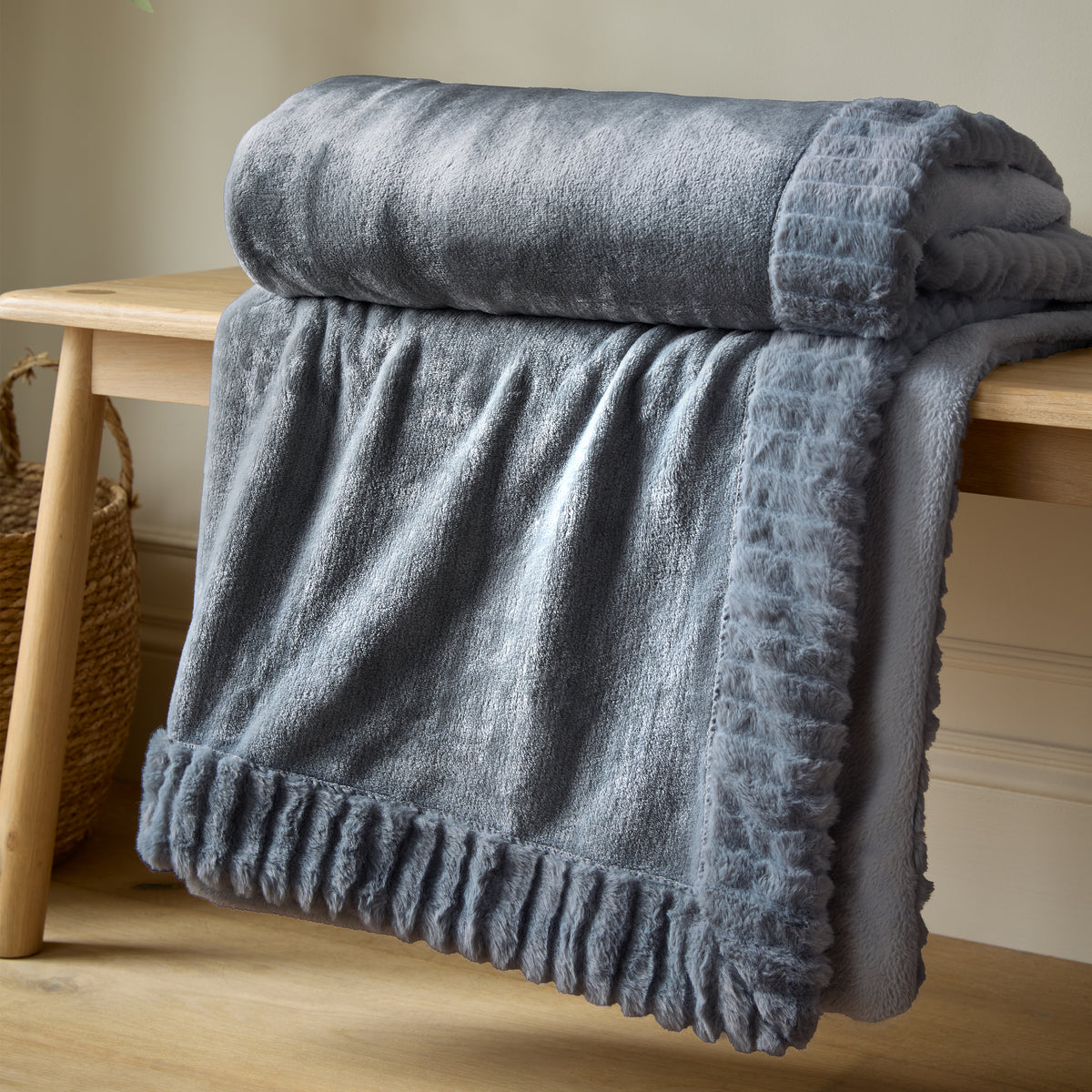 Catherine Lansfield Velvet and Faux Fur Soft Blanket Throw in Charcoal 150 x 200cm