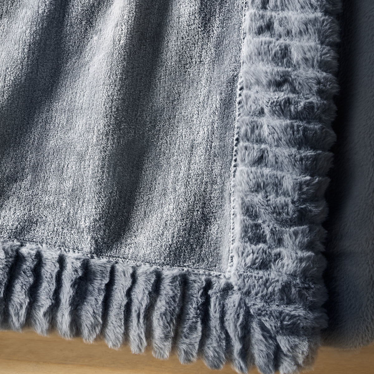 Catherine Lansfield Velvet and Faux Fur Soft Blanket Throw in Charcoal 150 x 200cm