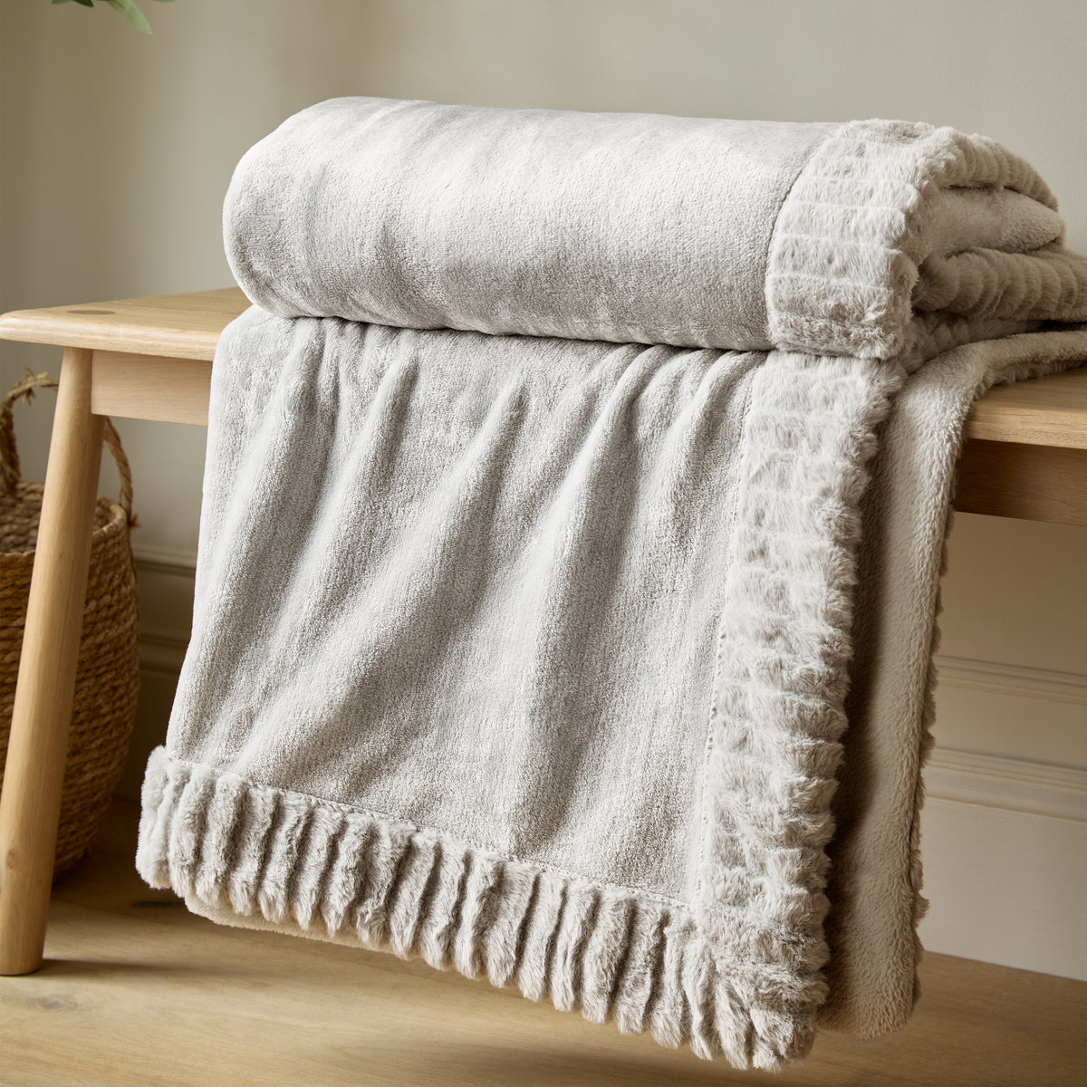 Catherine Lansfield Velvet and Faux Fur Soft Blanket Throw in Natural 150 x 200cm