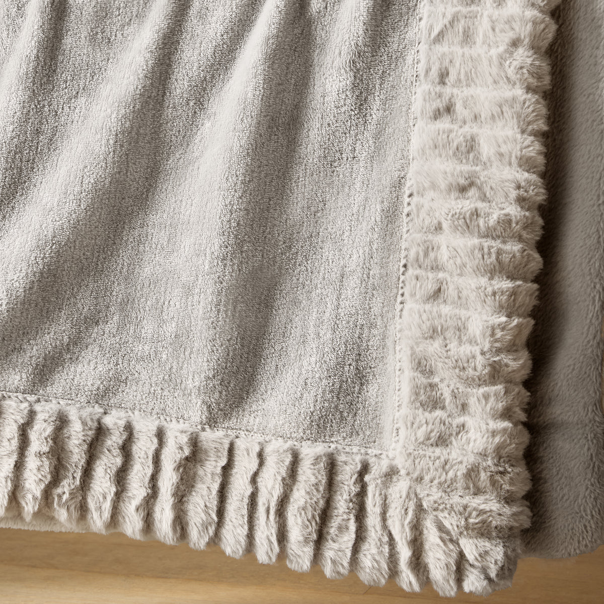 Catherine Lansfield Velvet and Faux Fur Soft Blanket Throw in Natural 150 x 200cm