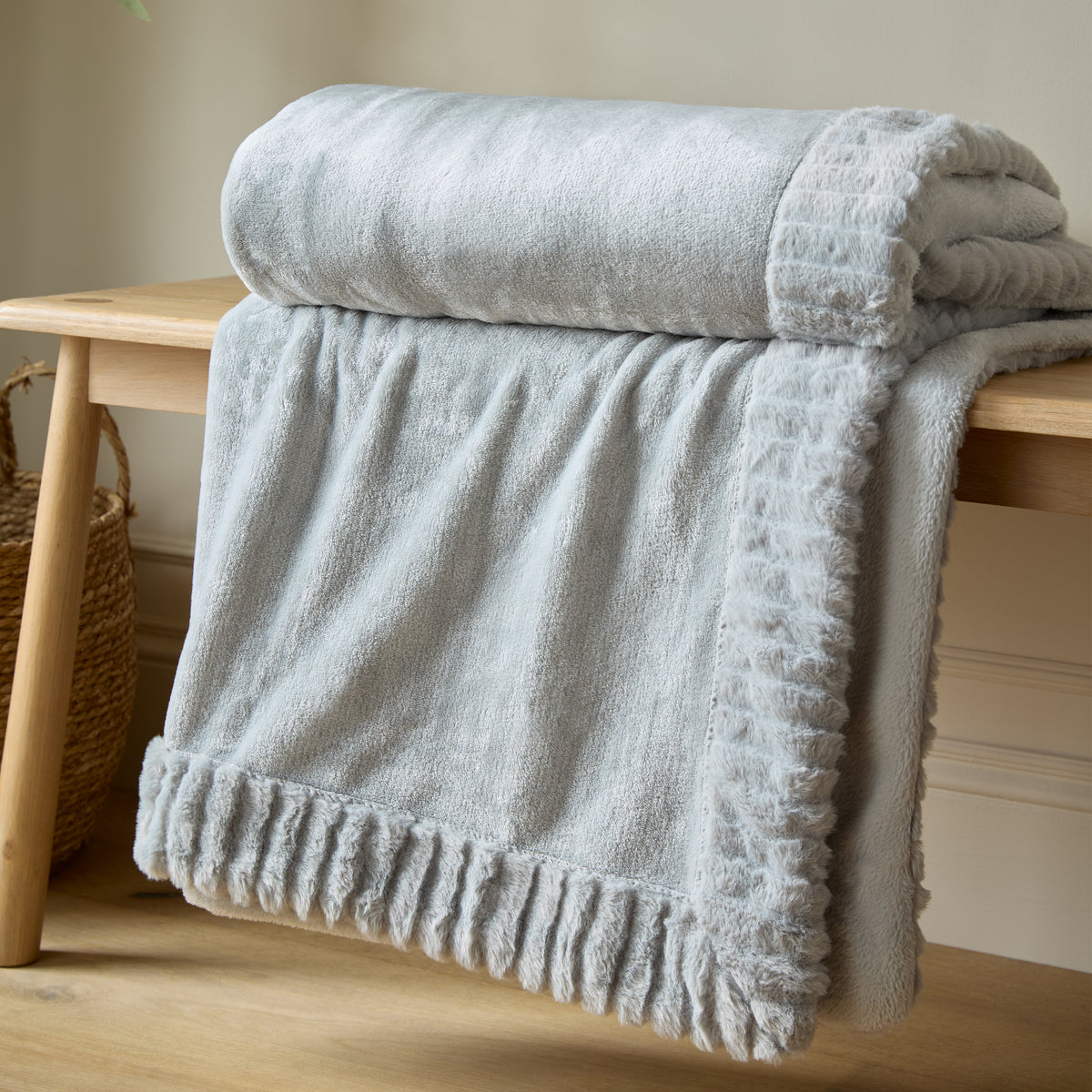 Catherine Lansfield Velvet and Faux Fur Soft Blanket Throw in Silver 150 x 200cm
