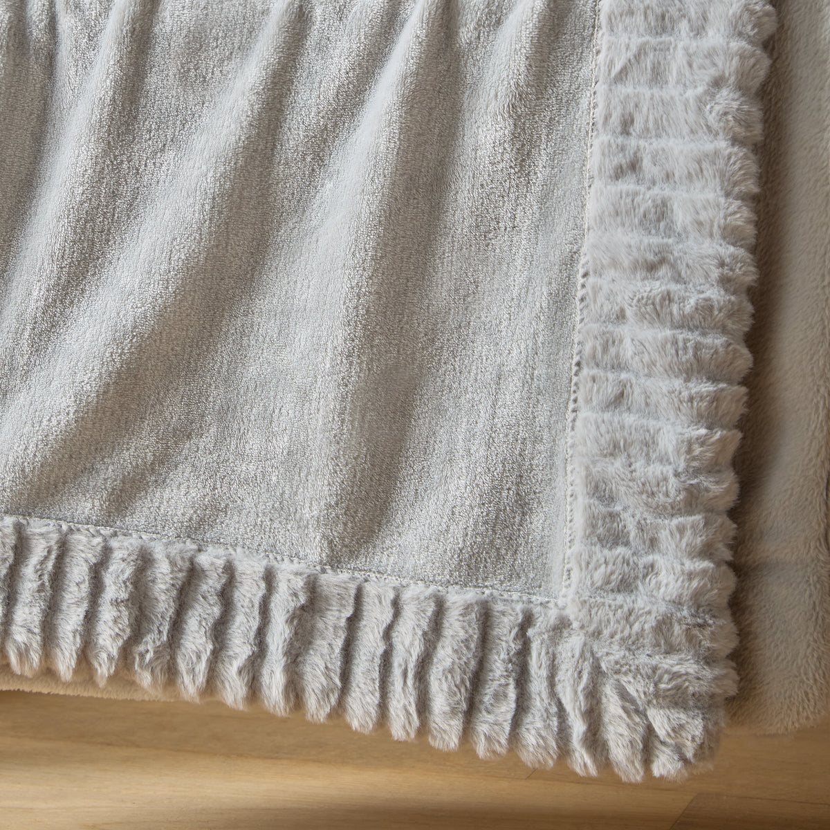 Catherine Lansfield Velvet and Faux Fur Soft Blanket Throw in Silver 150 x 200cm