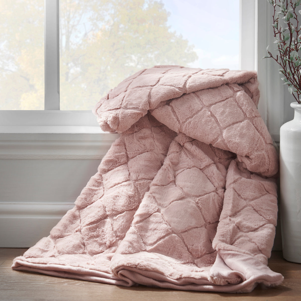 Catherine Lansfield Cosy Diamond Faux Fur Soft 130x170cm Blanket Throw Blush Pink