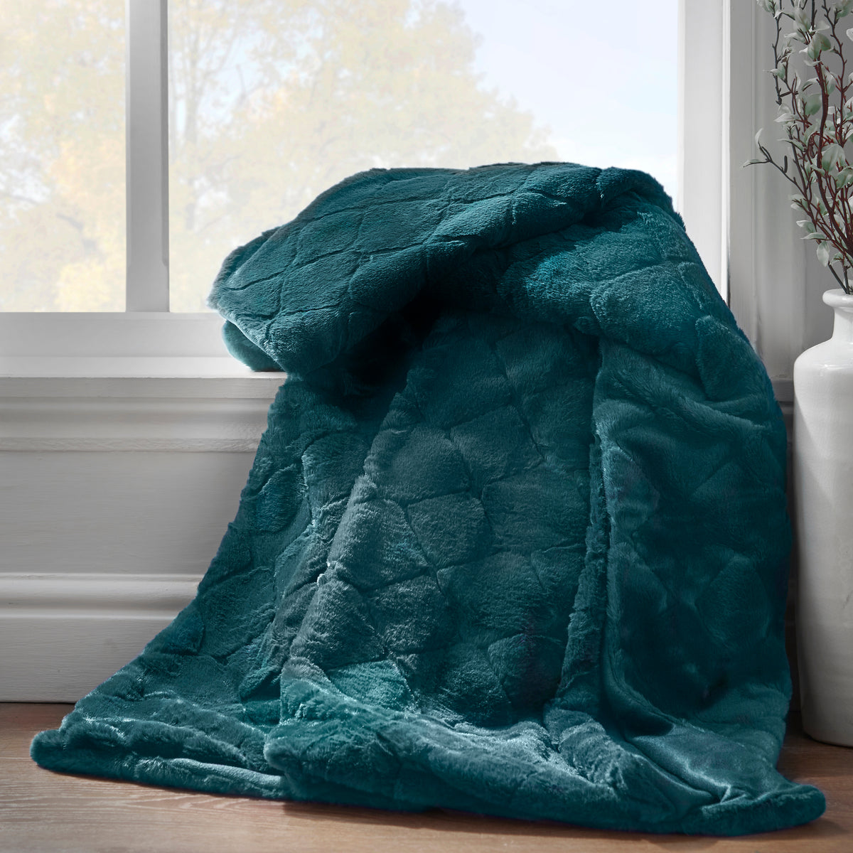 Catherine Lansfield Cosy Diamond Faux Fur Soft 130x170cm Blanket Throw Bottle Green