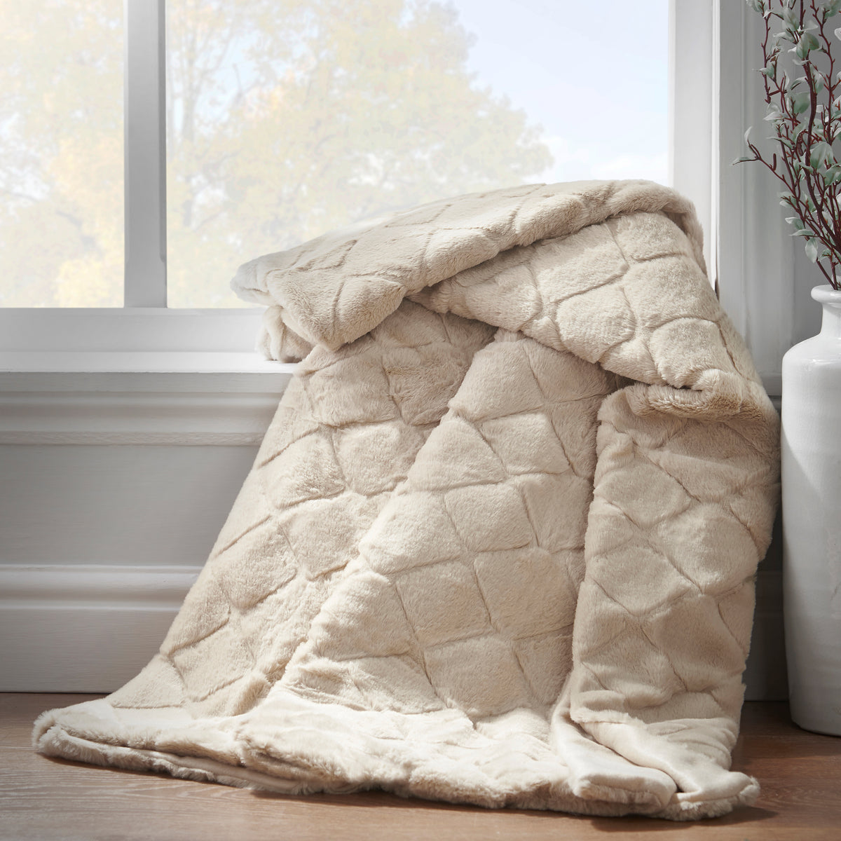 Catherine Lansfield Cosy Diamond Faux Fur Soft 130x170cm Blanket Throw Natural