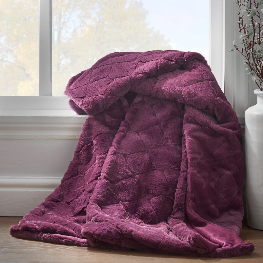 Catherine Lansfield Cosy Diamond Faux Fur Soft 130x170cm Blanket Throw Plum