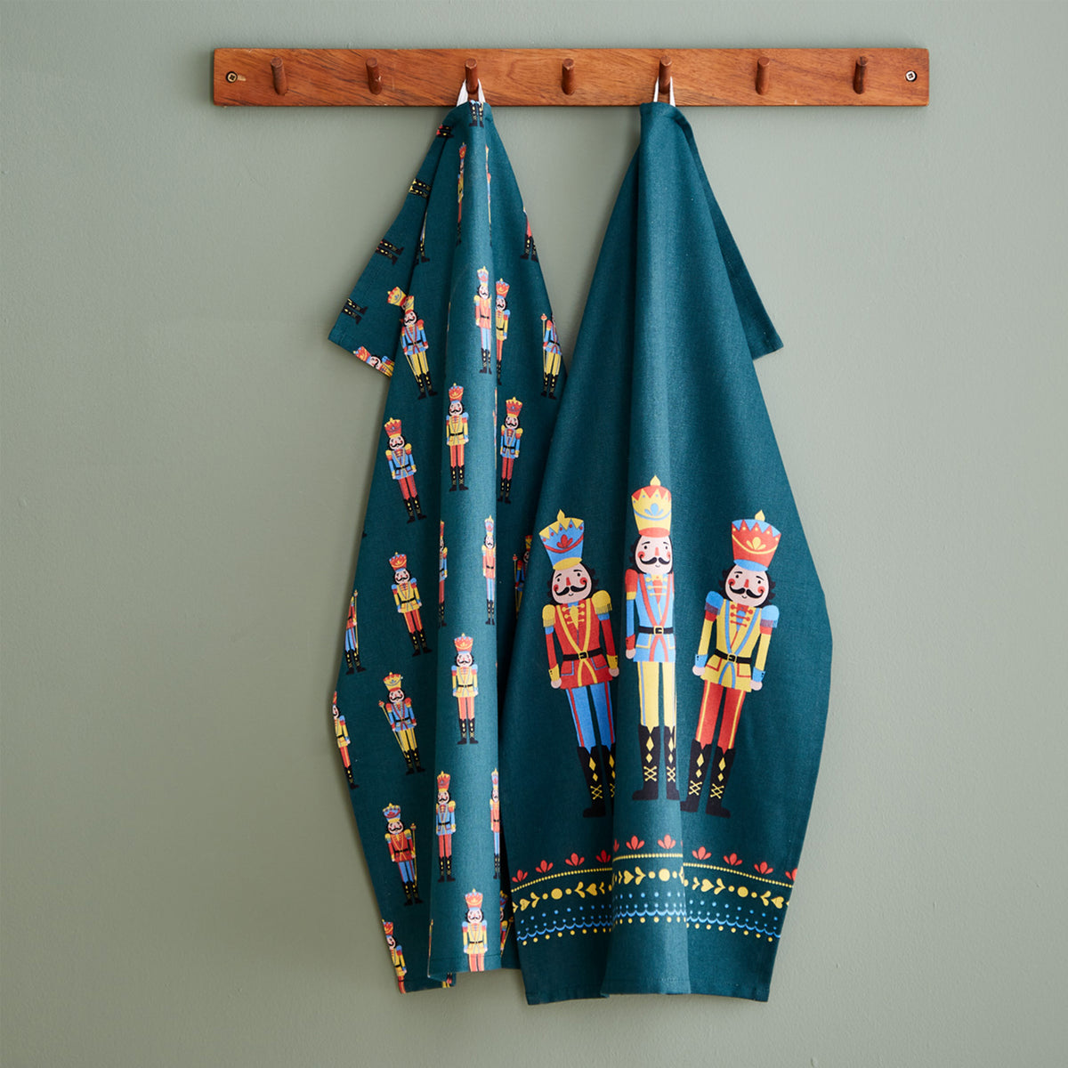 Catherine Lansfield Christmas Nutcracker Cotton Tea Towels 4 Pack in Green