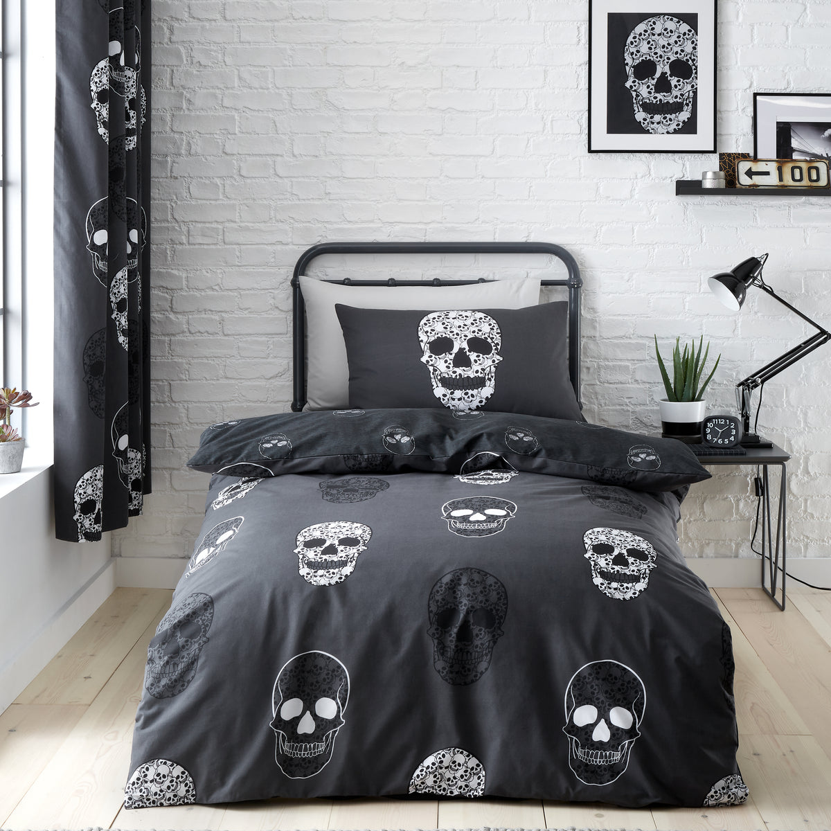Catherine Lansfield Skulls Reversible Duvet Cover Set in Grey