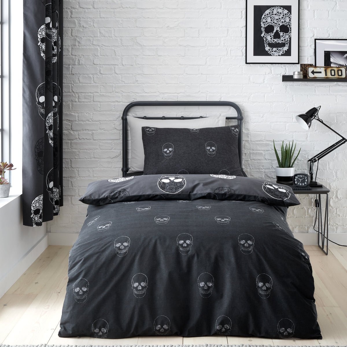 Catherine Lansfield Skulls Reversible Duvet Cover Set in Grey