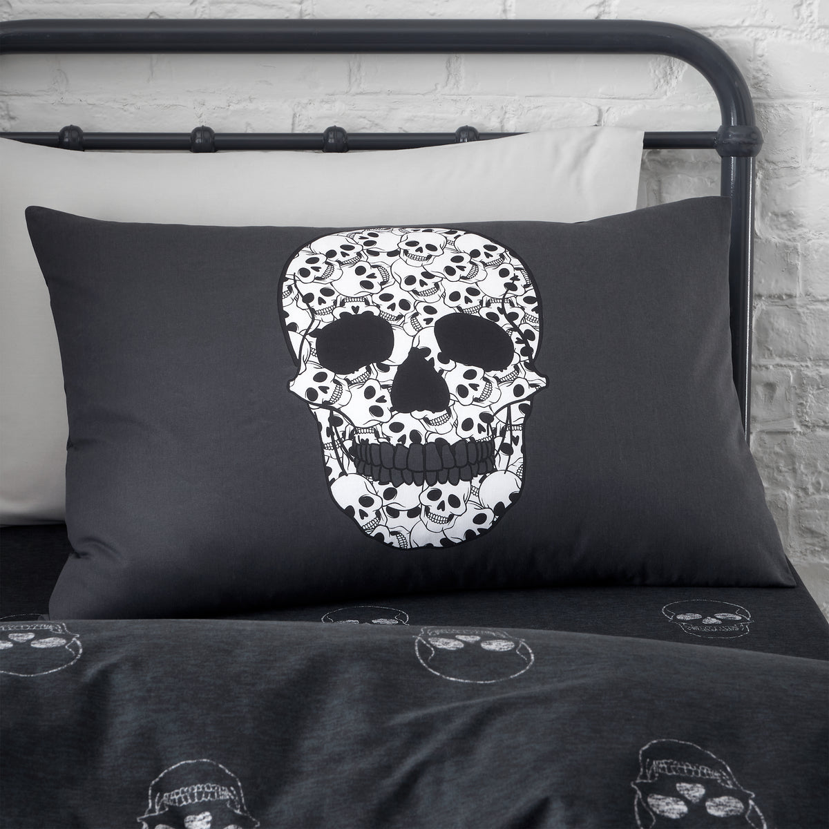 Catherine Lansfield Skulls Reversible Duvet Cover Set in Grey