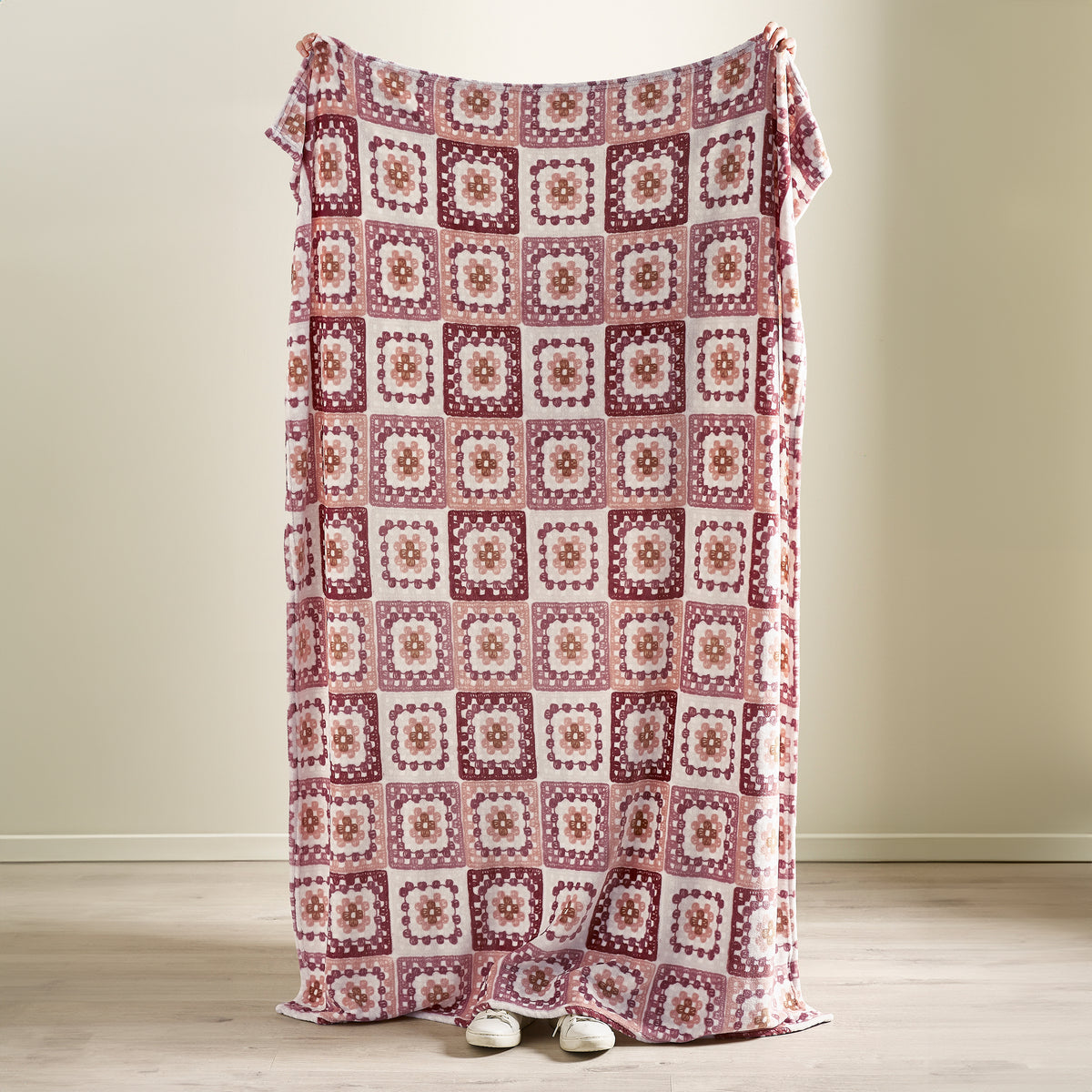 Catherine Lansfield Crochet Print Cosy 130x170cm Blanket Throw Pink