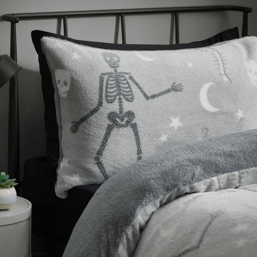 Catherine Lansfield Halloween Skeleton Fleece Glow in the Dark Duvet Cover Set in Grey