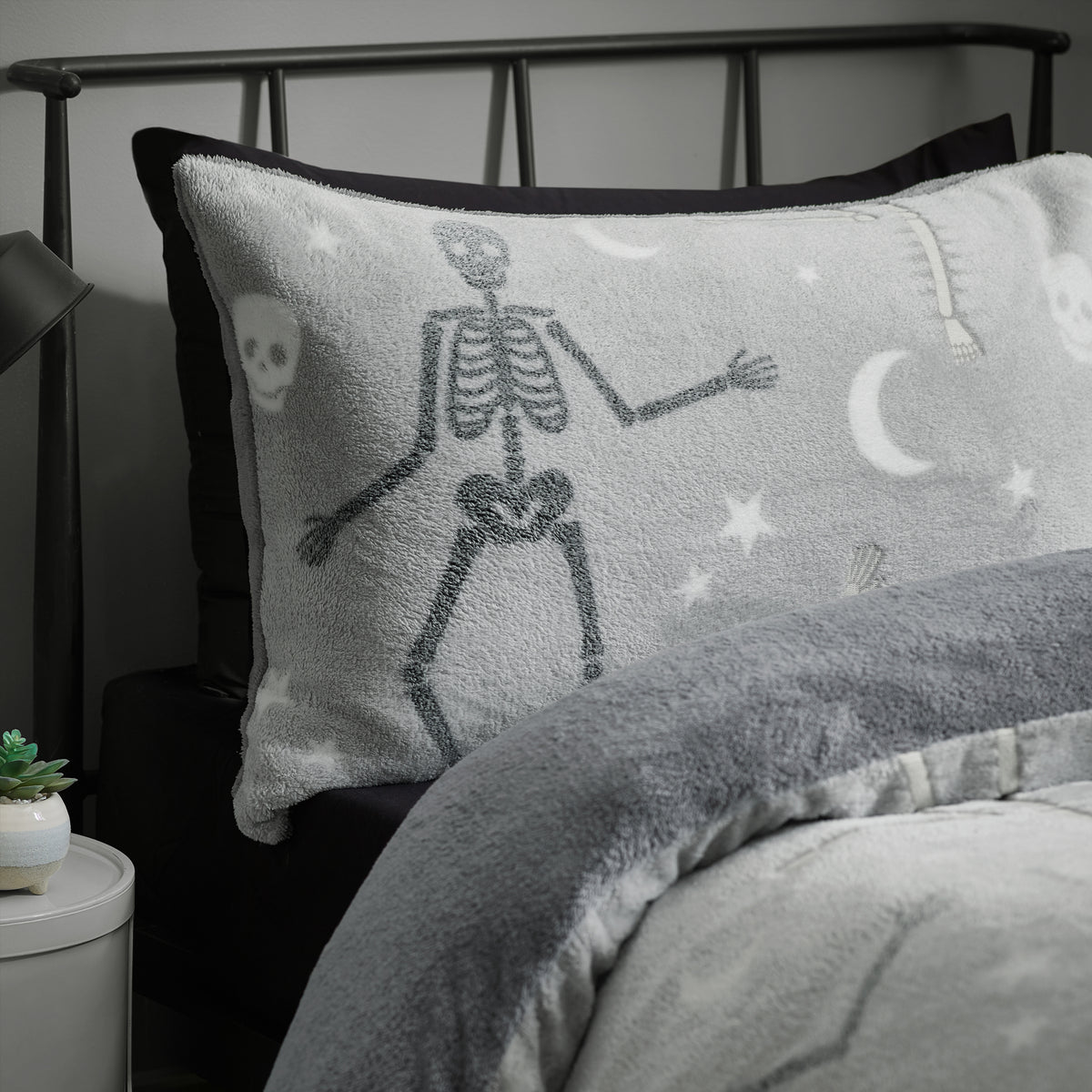 Catherine Lansfield Halloween Skeleton Fleece Glow in the Dark Duvet Cover Set in Grey