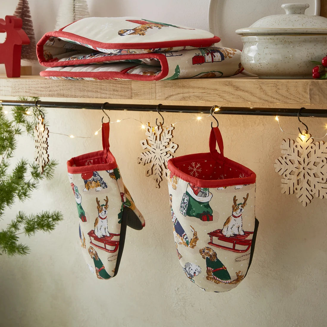 Ulster Weavers Merry Mutts Christmas Microwave Mitts Pair in Red