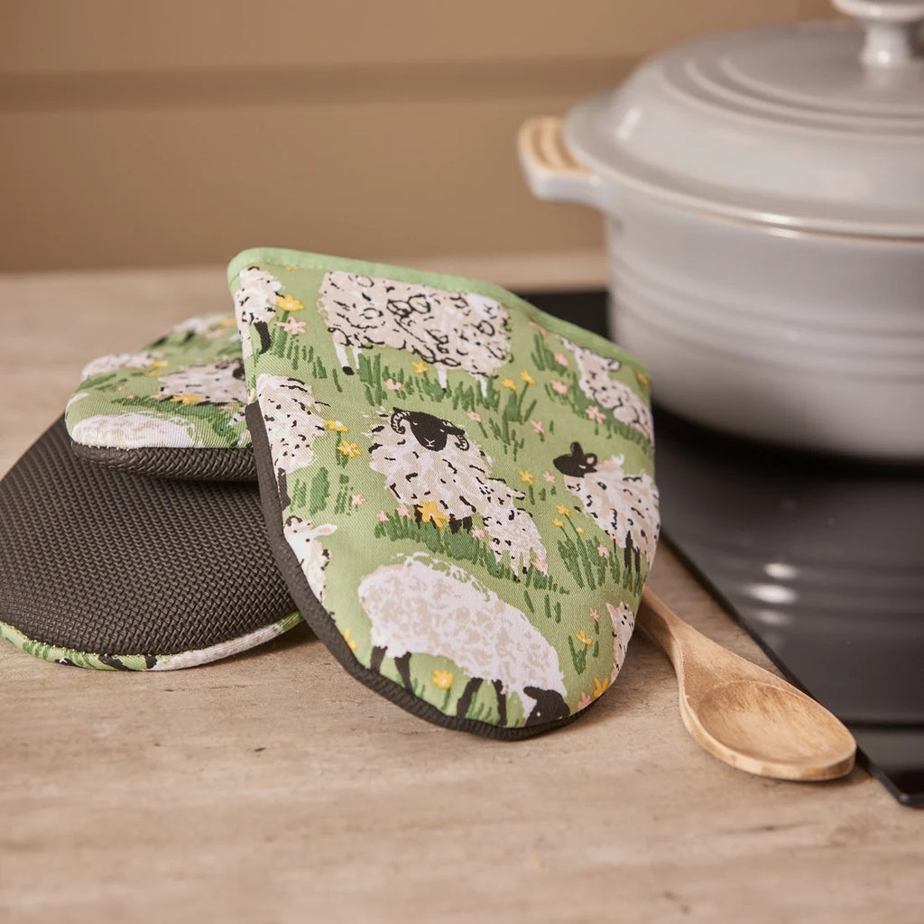Ulster Weavers Woolly Sheep Microwave Mitts Pair in Green