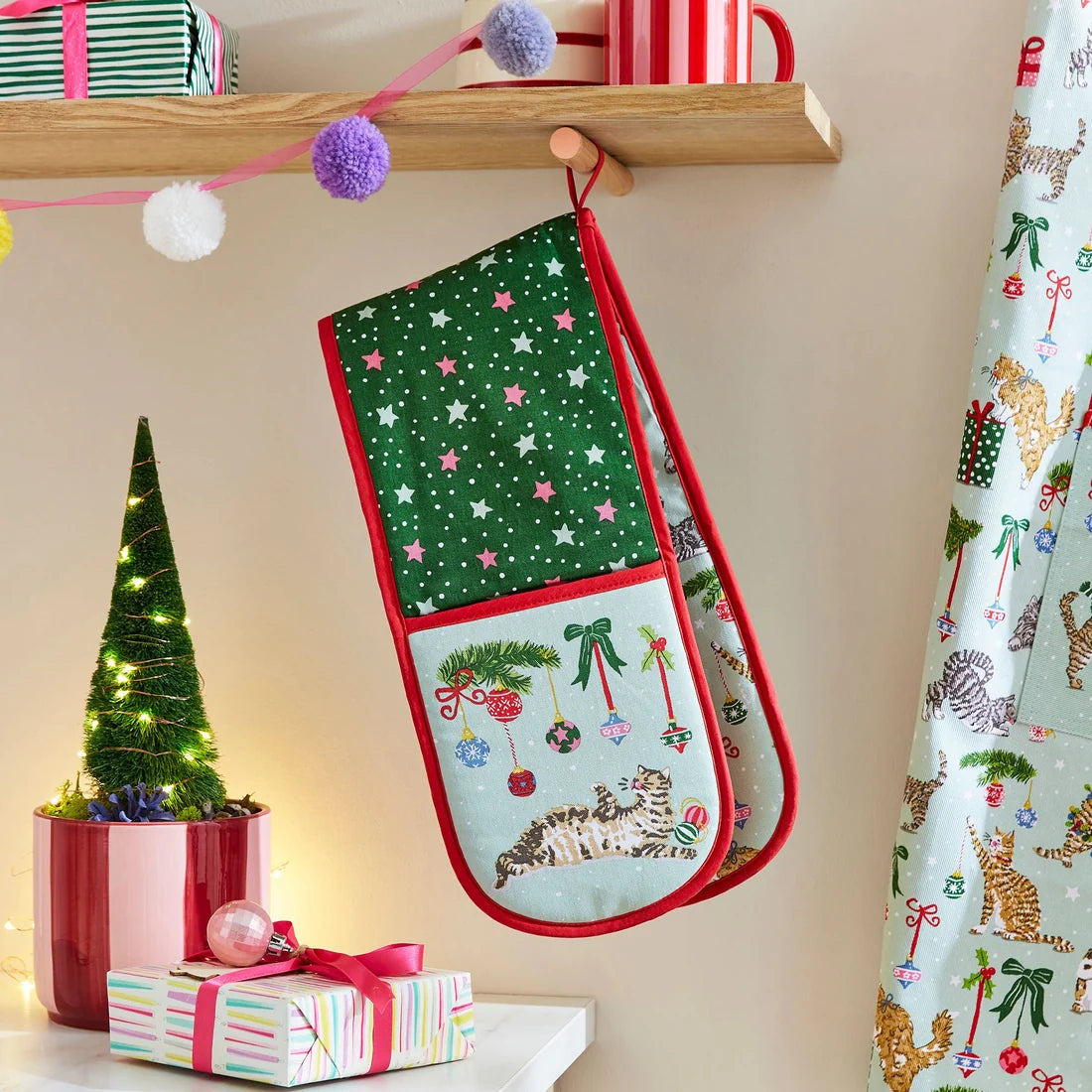 Ulster Weavers Christmas Cats Double Oven Glove in Seafoam Green