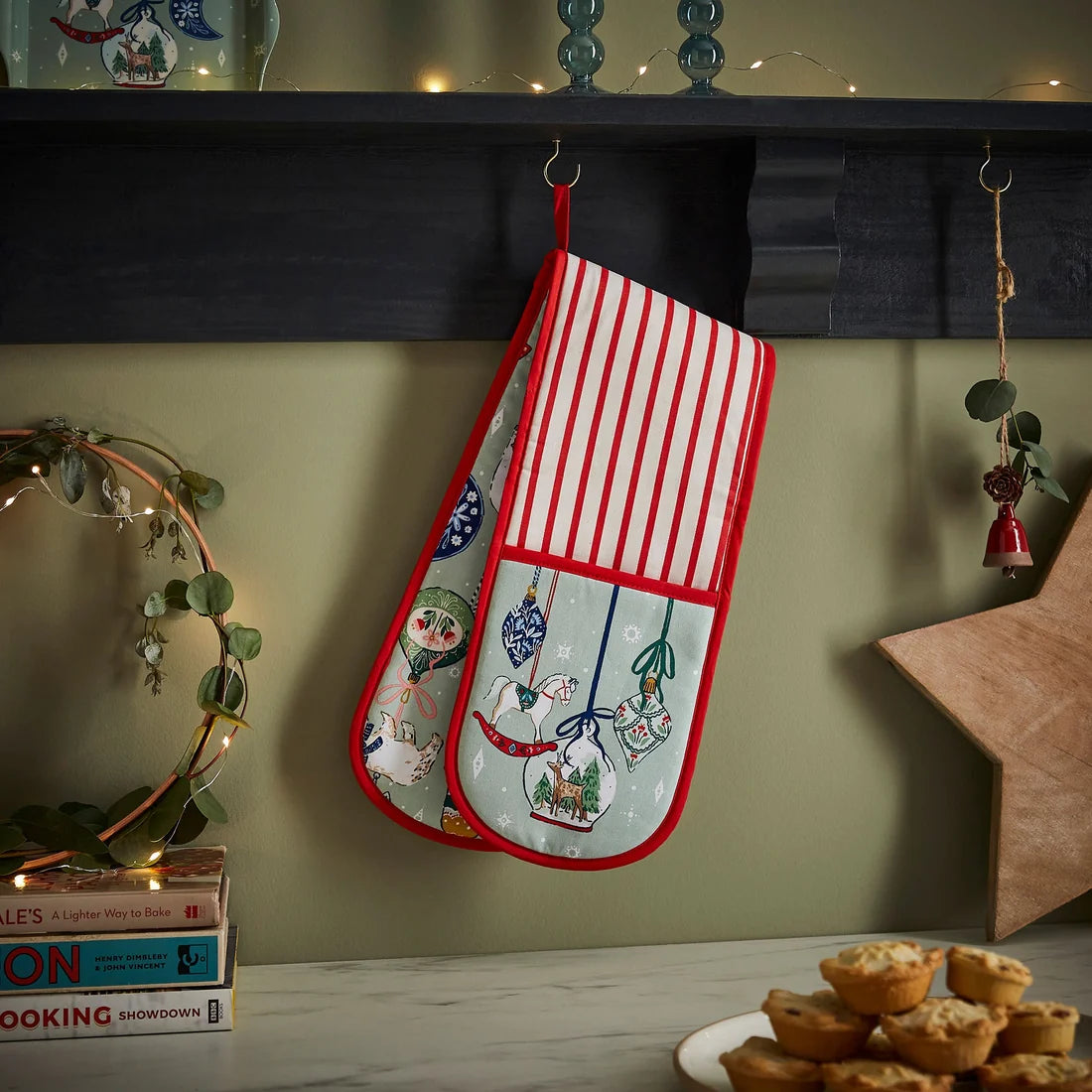 Ulster Weavers Christmas Ornaments Double Oven Glove in Multicolour