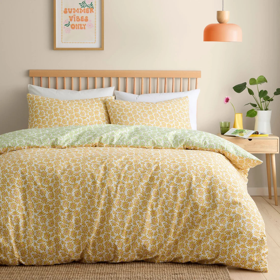 Fusion Retro Daisy Floral reversible polycotton duvet cover set in yellow.