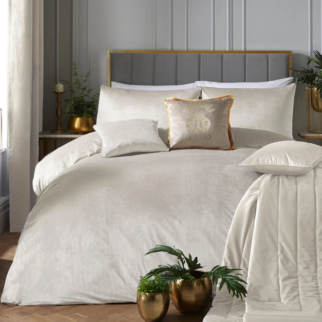 Laurence Llewelyn-Bowen Montrose Duvet Cover Set in Ivory