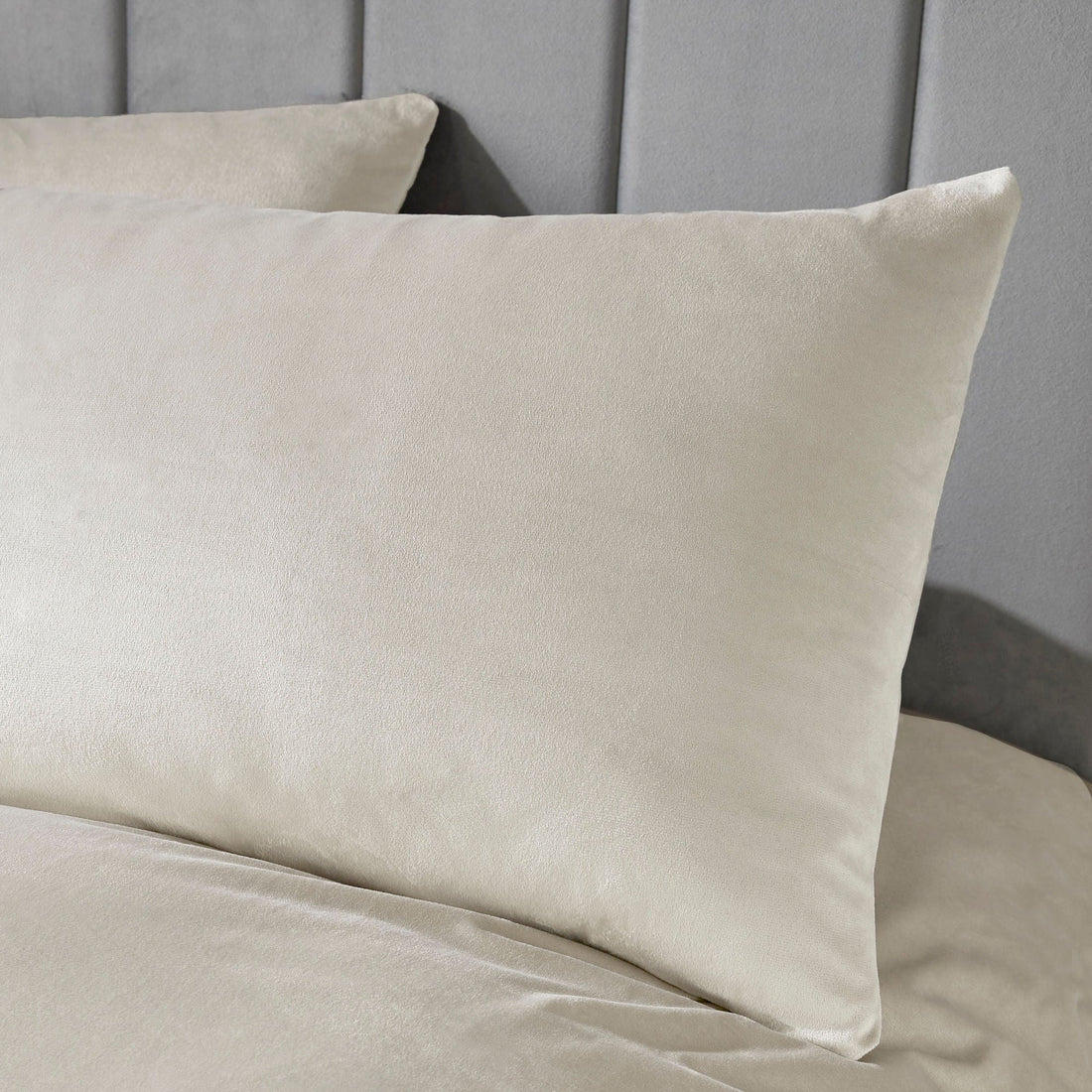 Laurence Llewelyn-Bowen Montrose Duvet Cover Set in Ivory