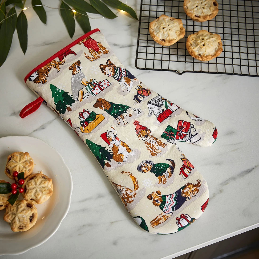 Ulster Weavers Merry Mutts Christmas Gauntlet Oven Glove in Natural