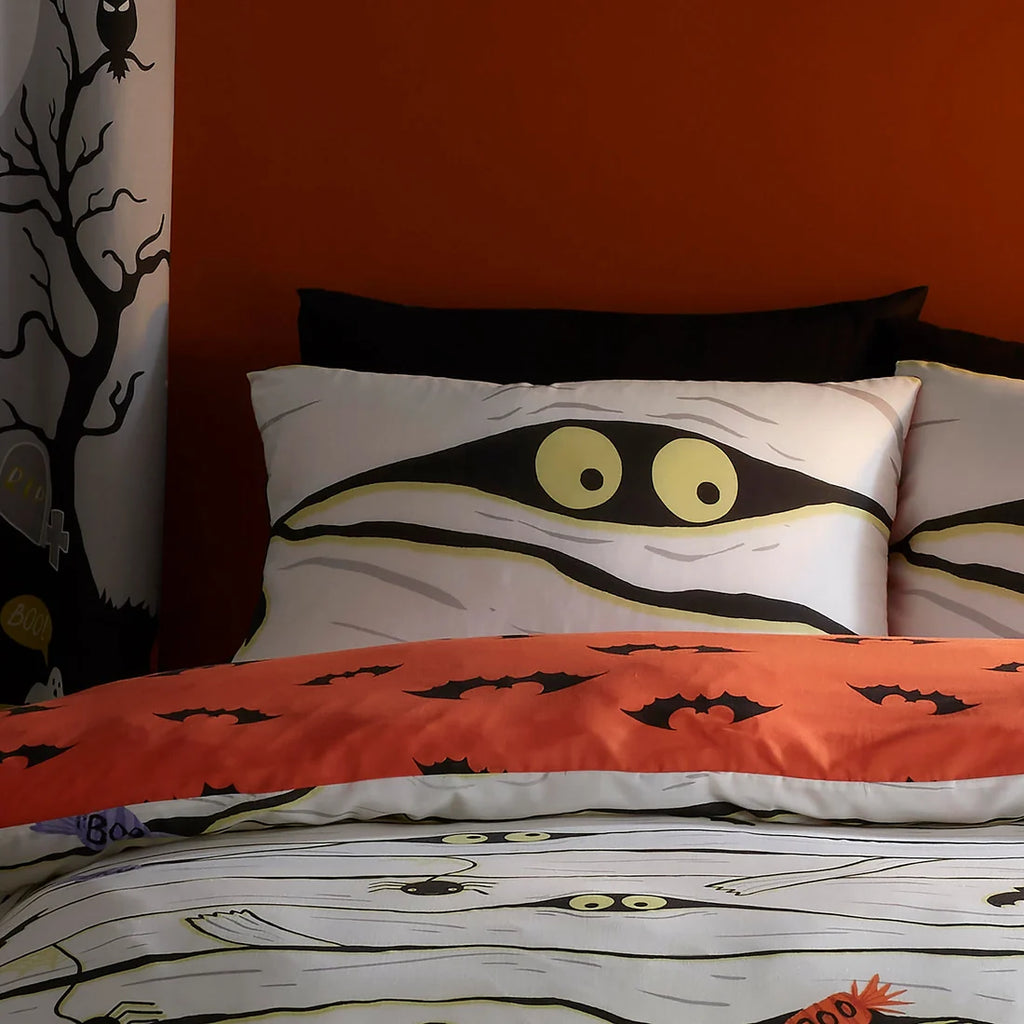 Bedlam Mummy Halloween Glow in the Dark Duvet Cover Set in White