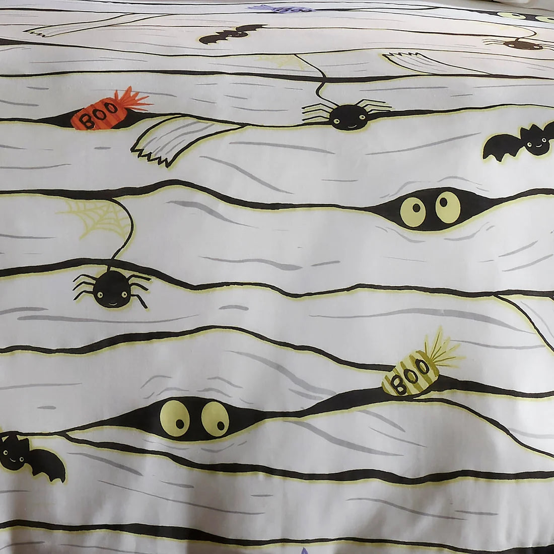 Bedlam Mummy Halloween Glow in the Dark Duvet Cover Set in White