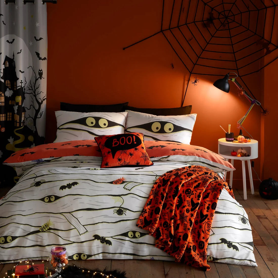 Bedlam Mummy Halloween Glow in the Dark Duvet Cover Set in White