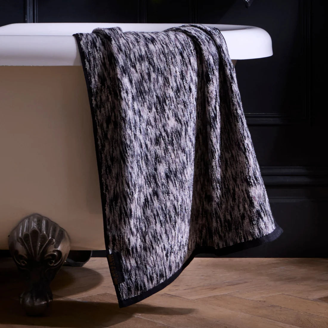 Laurence Llewelyn-Bowen Orion 100% Cotton Towels in Black