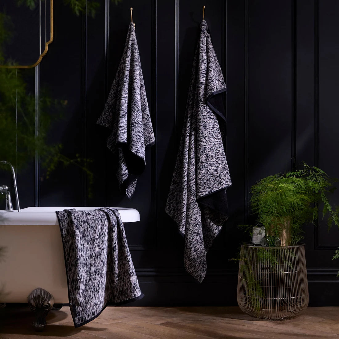 Laurence Llewelyn-Bowen Orion 100% Cotton Towels in Black