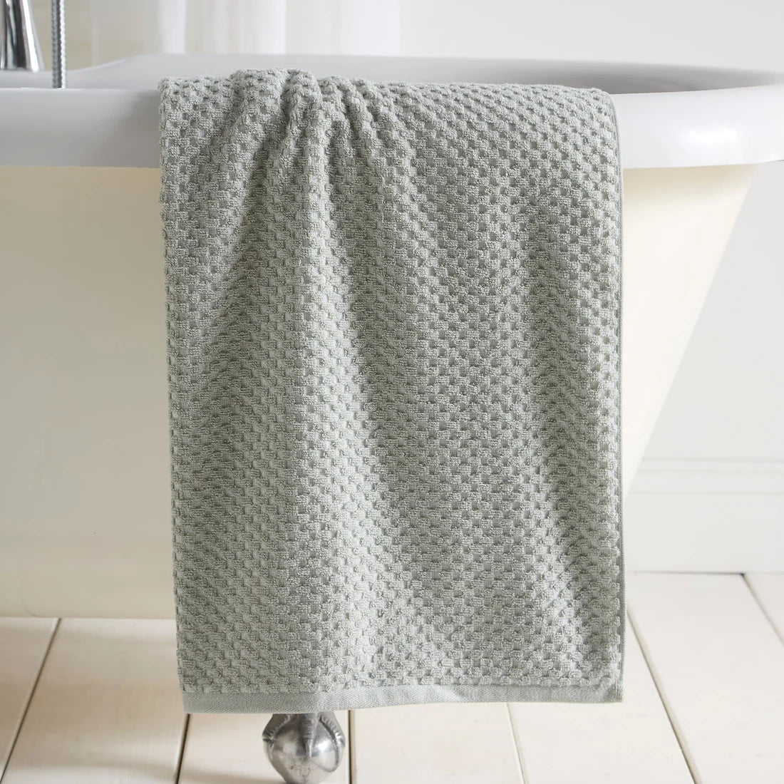Dreams & Drapes Popcorn Check 100% Cotton Towels in Green