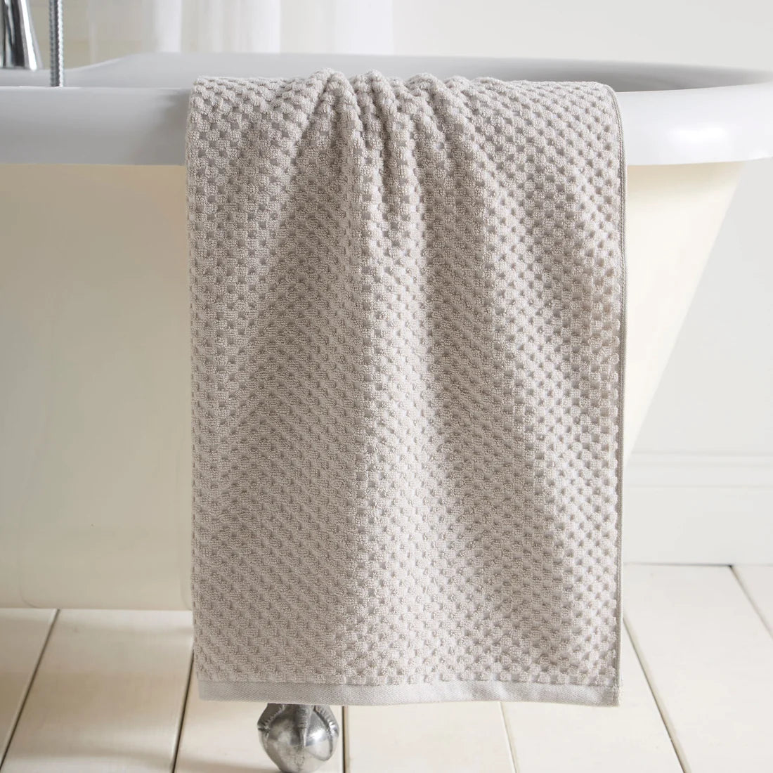 Dreams & Drapes Popcorn Check 100% Cotton Towels in Natural