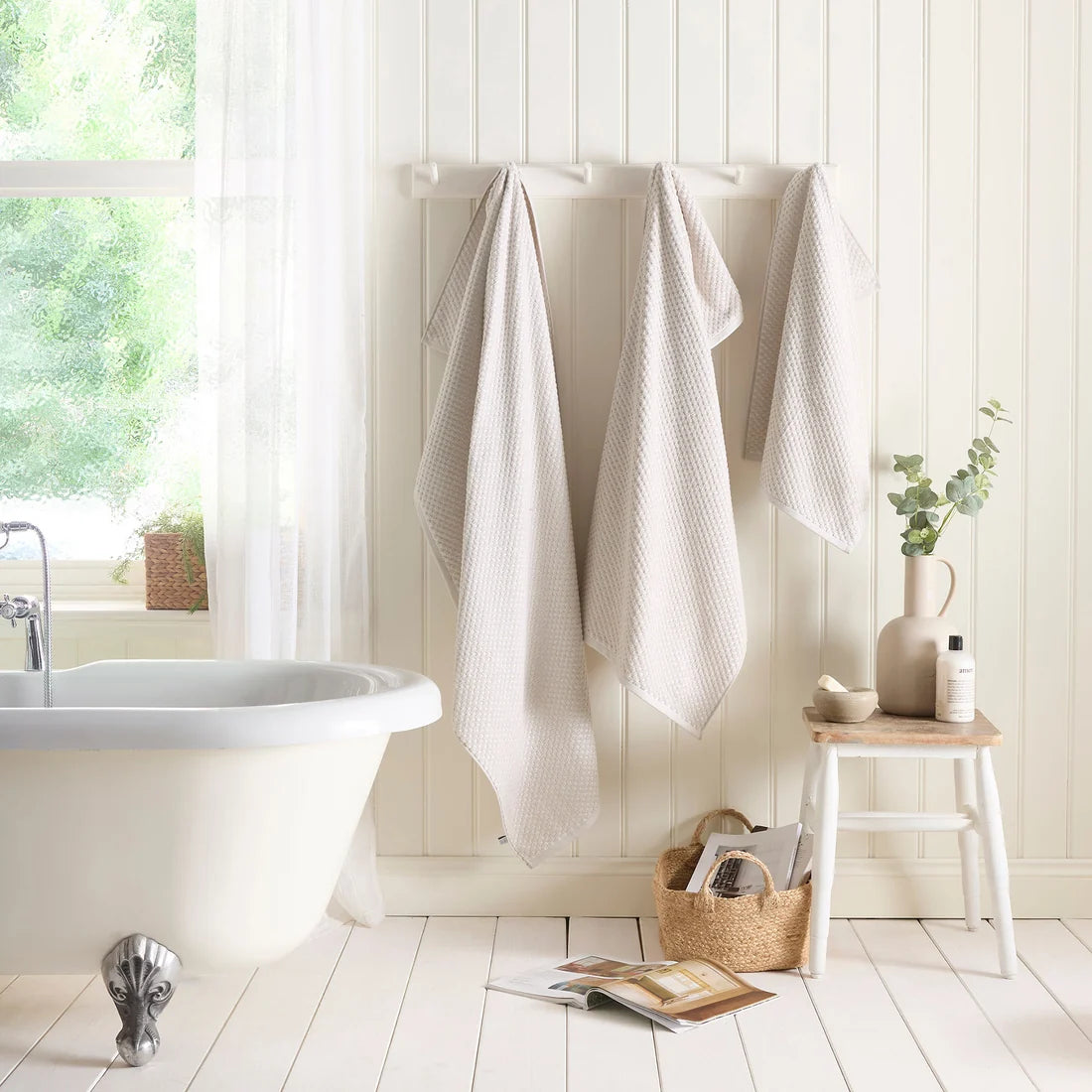 Dreams & Drapes Popcorn Check 100% Cotton Towels in Natural