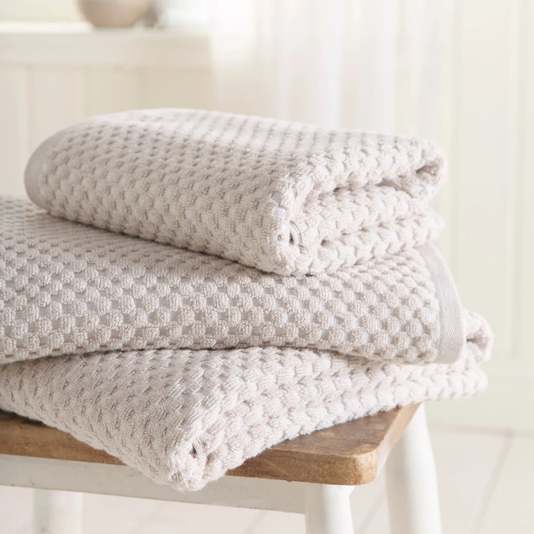 Dreams & Drapes Popcorn Check 100% Cotton Towels in Natural