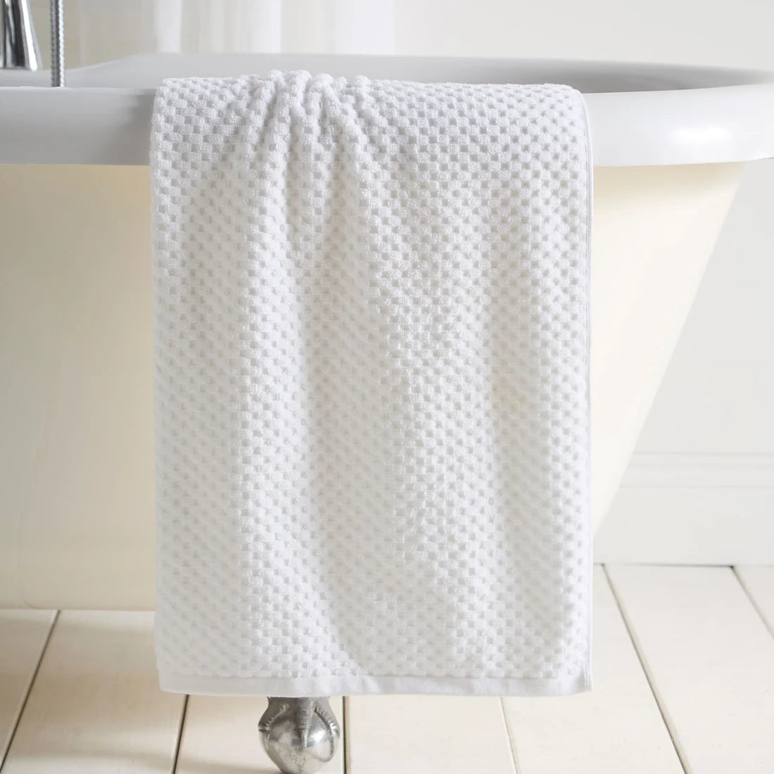 Dreams & Drapes Popcorn Check 100% Cotton Towels in White