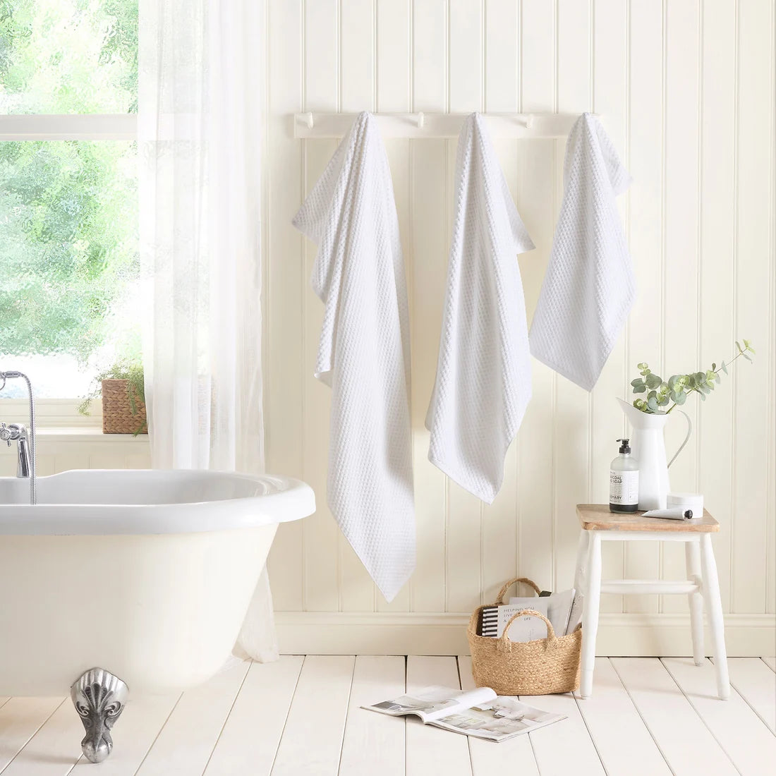 Dreams & Drapes Popcorn Check 100% Cotton Towels in White