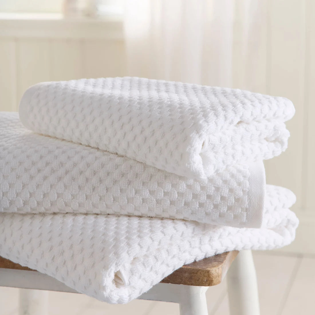 Dreams & Drapes Popcorn Check 100% Cotton Towels in White