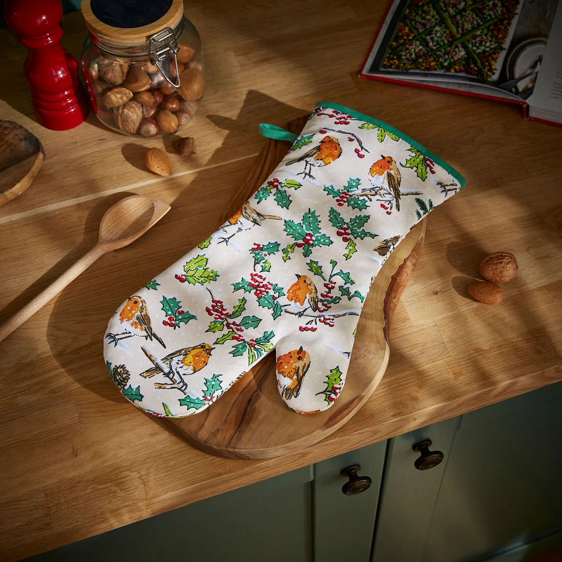 Ulster Weavers Christmas Robins Gauntlet Oven Glove in Green