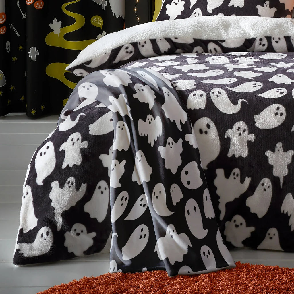 Bedlam Spooky Ghosts Halloween Throw in Grey 120 x 150cm