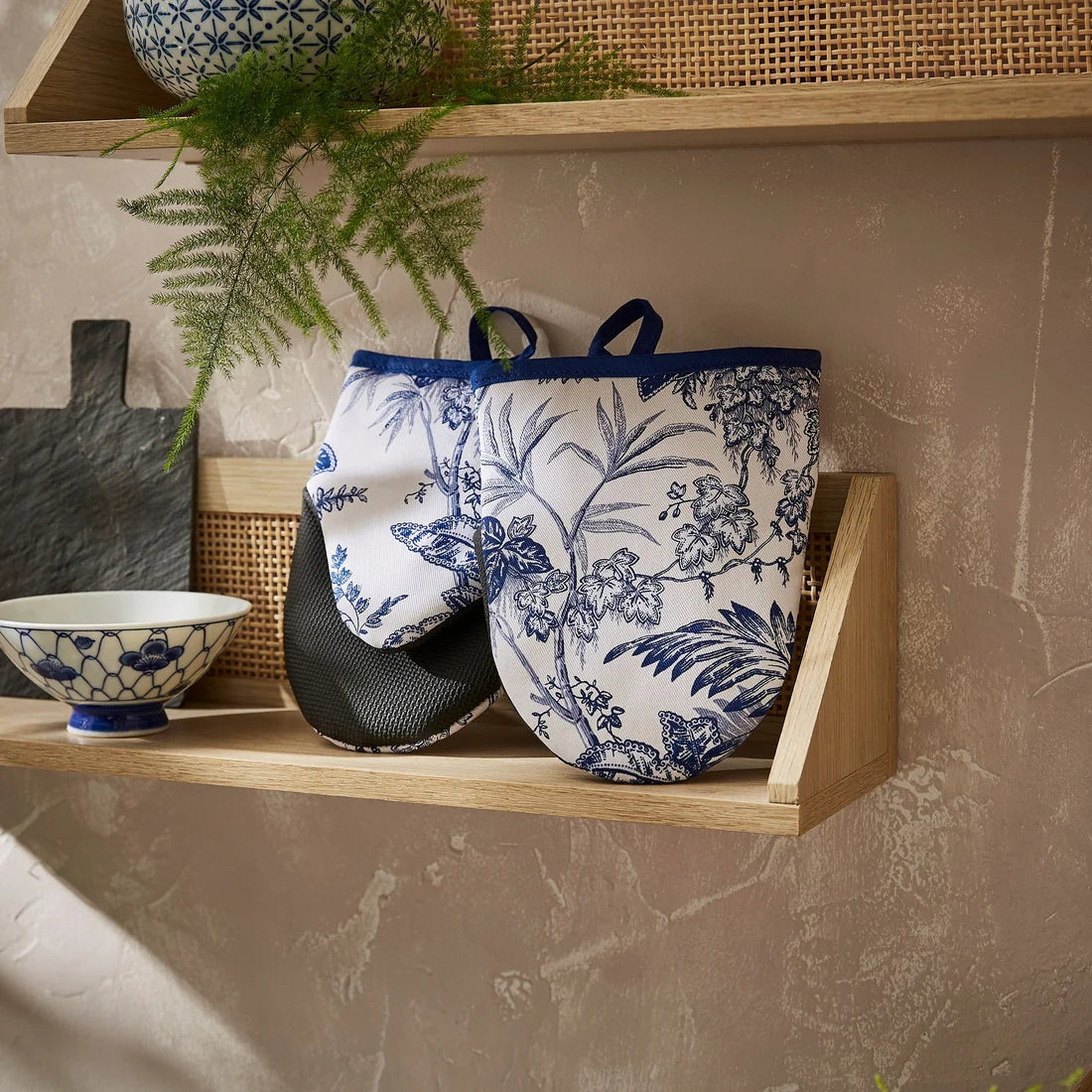 Ulster Weavers Willow Toile Microwave Mitts Pair in Blue