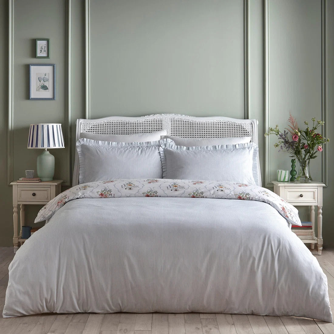 Sky blue pinstripe reverse on the Appletree Floral Bouquet duvet cover set.