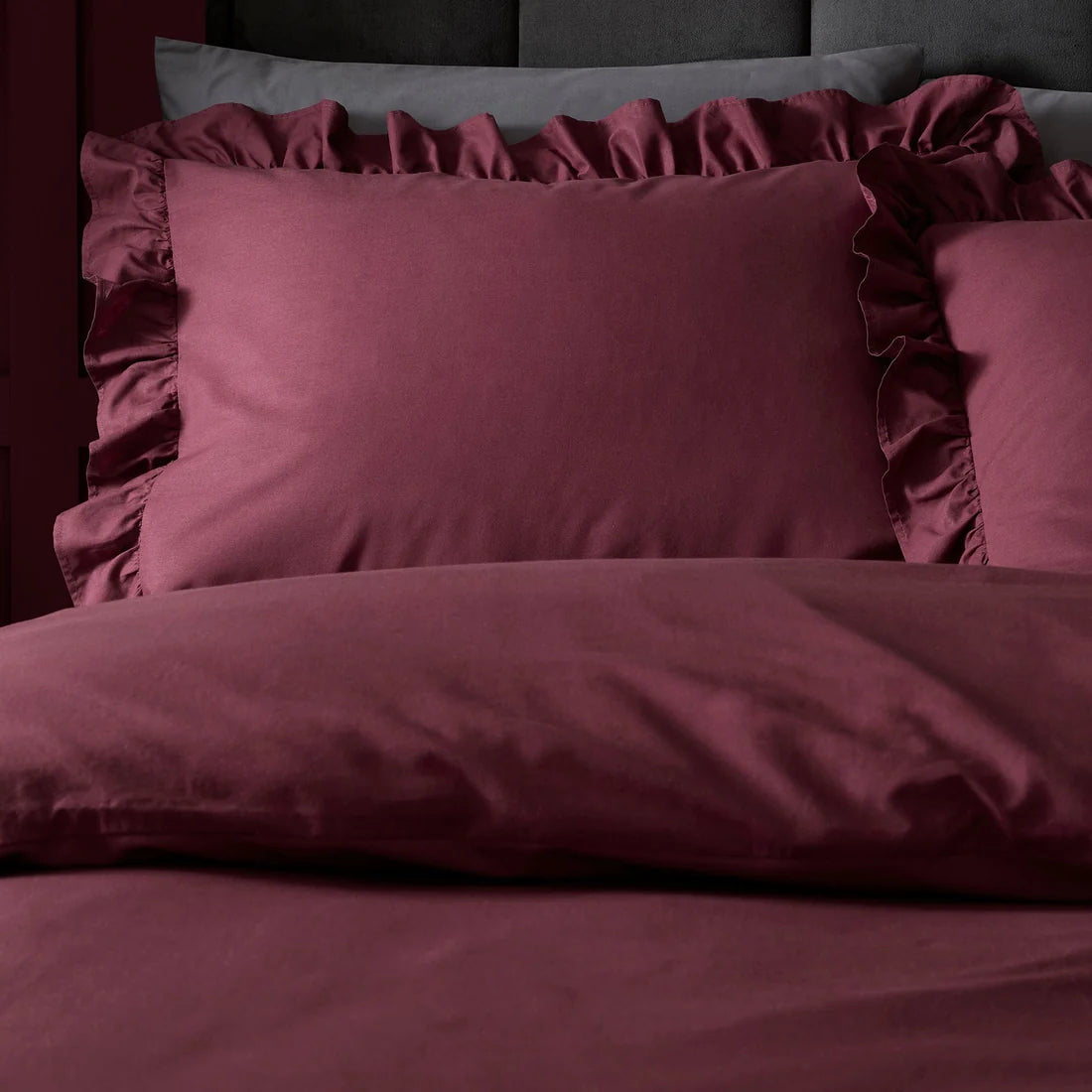 Close-up of the frilled border on the Appletree Loft Cassia Frill duvet cover set.