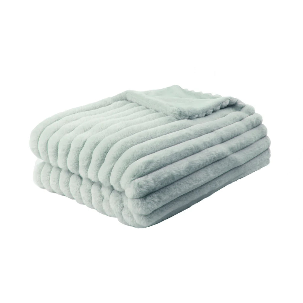 Appletree Morritz ribbed throw in green measuring 130 x 180cm.