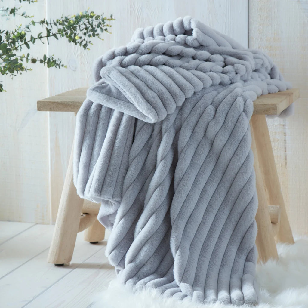 Appletree Morritz ribbed throw in grey measuring 130 x 180cm.